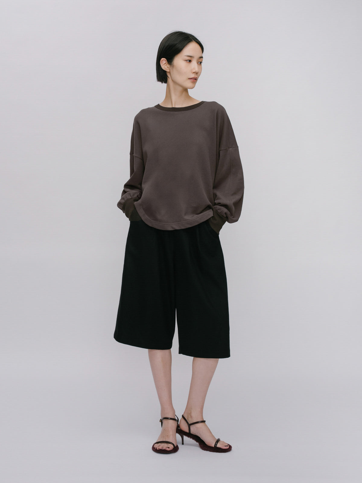 wide sweat pullover