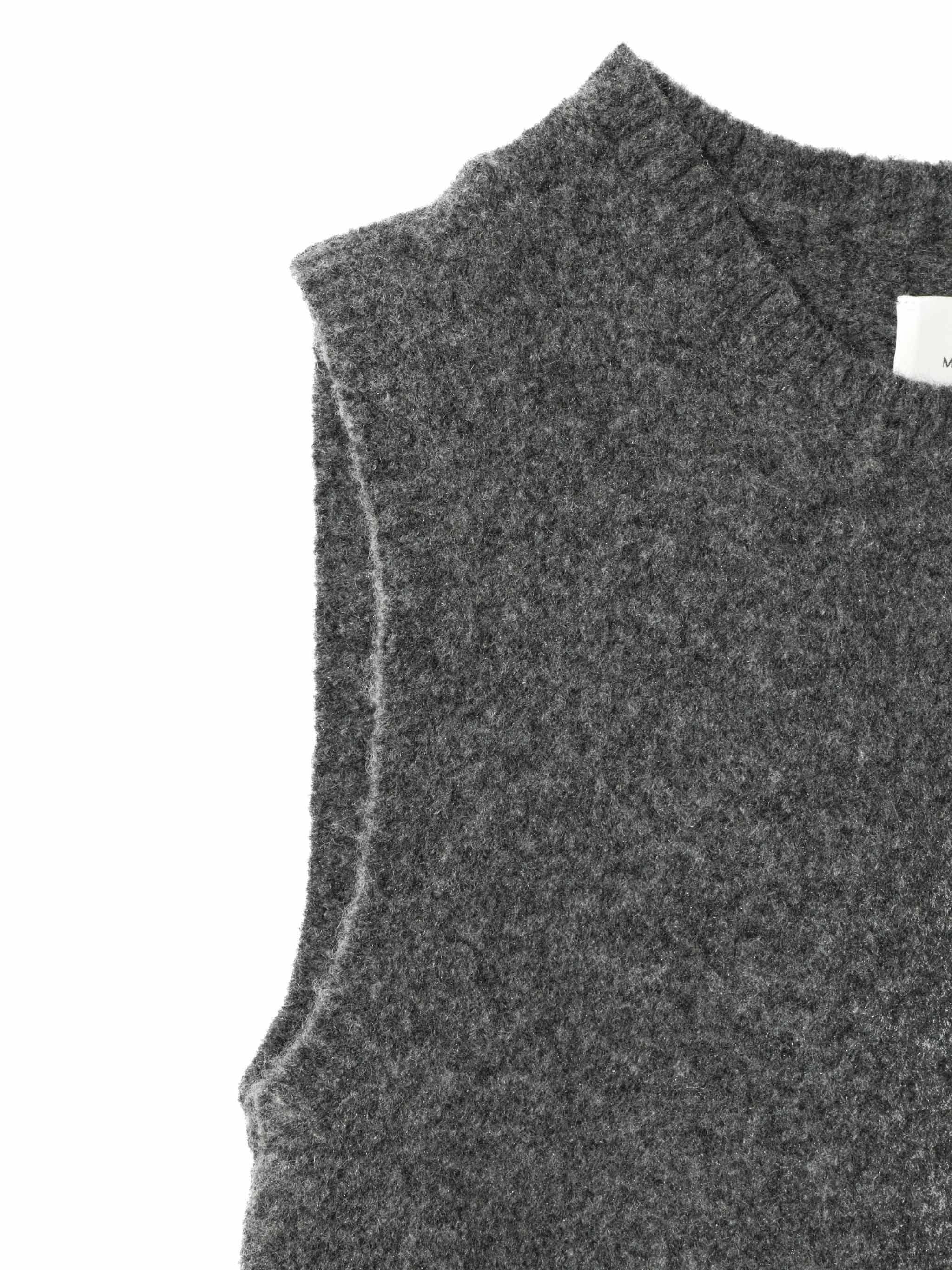 wool no sleeve pullover