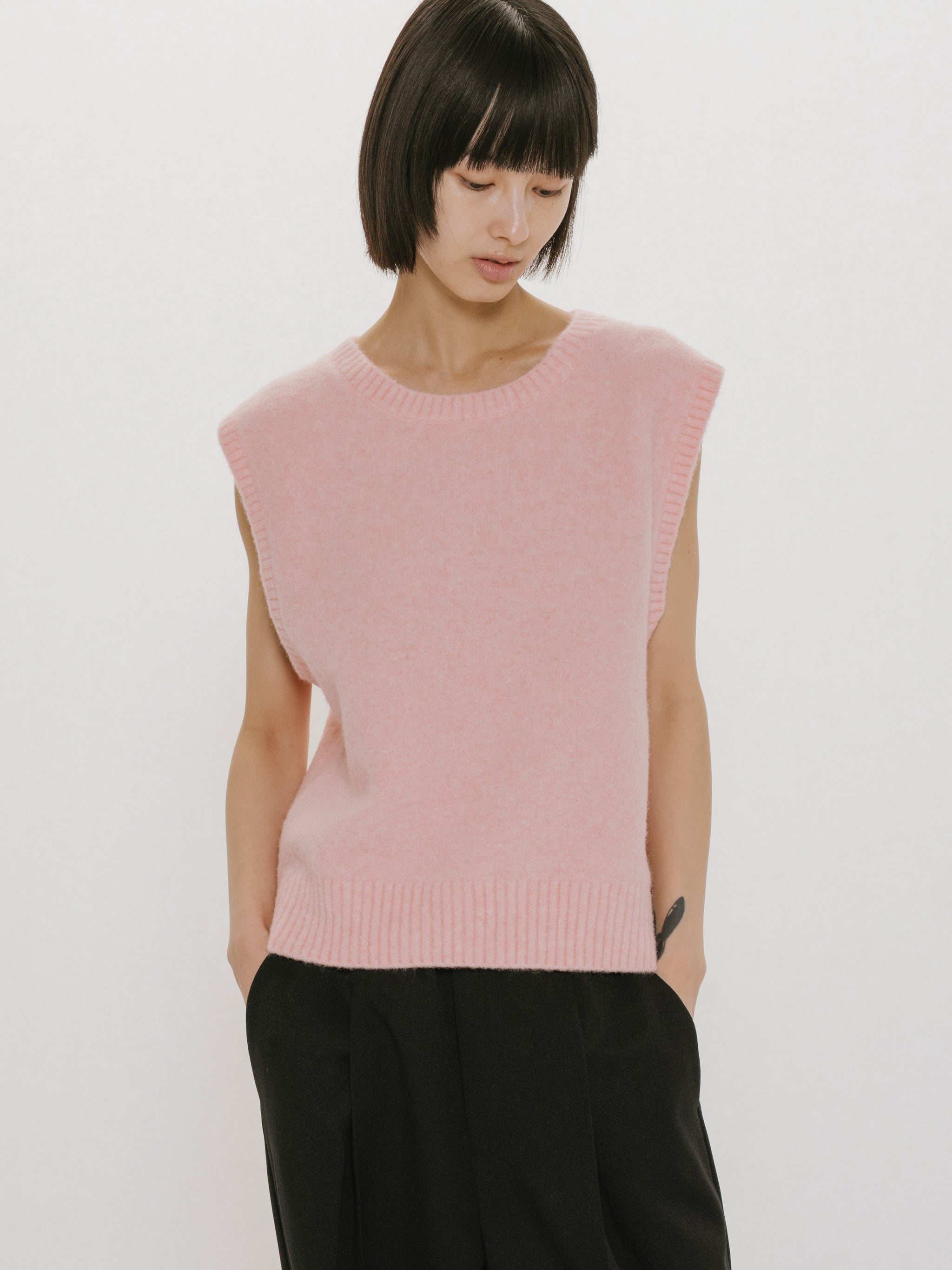 wool no sleeve pullover