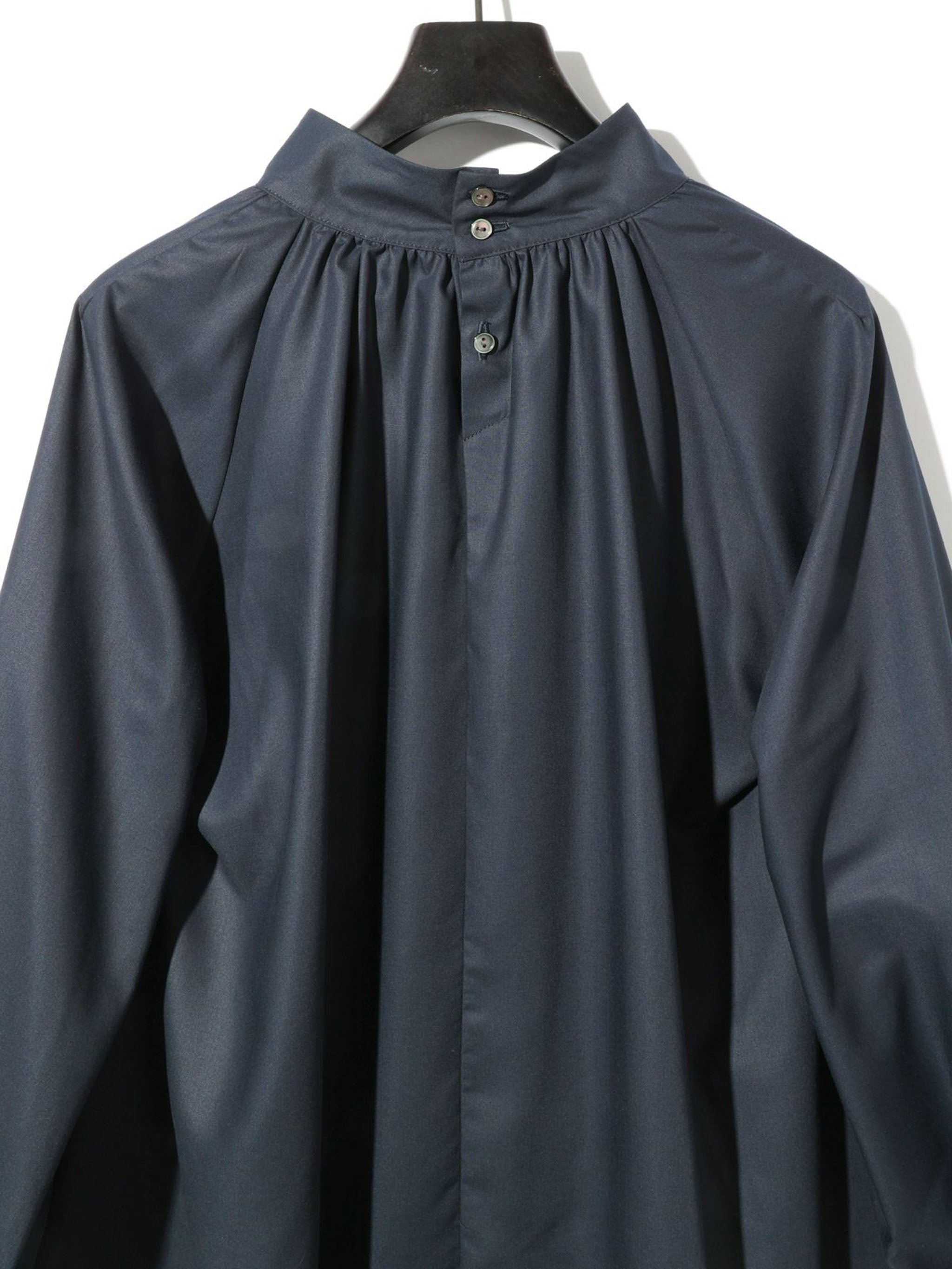 ハイネックギャザーブラウス