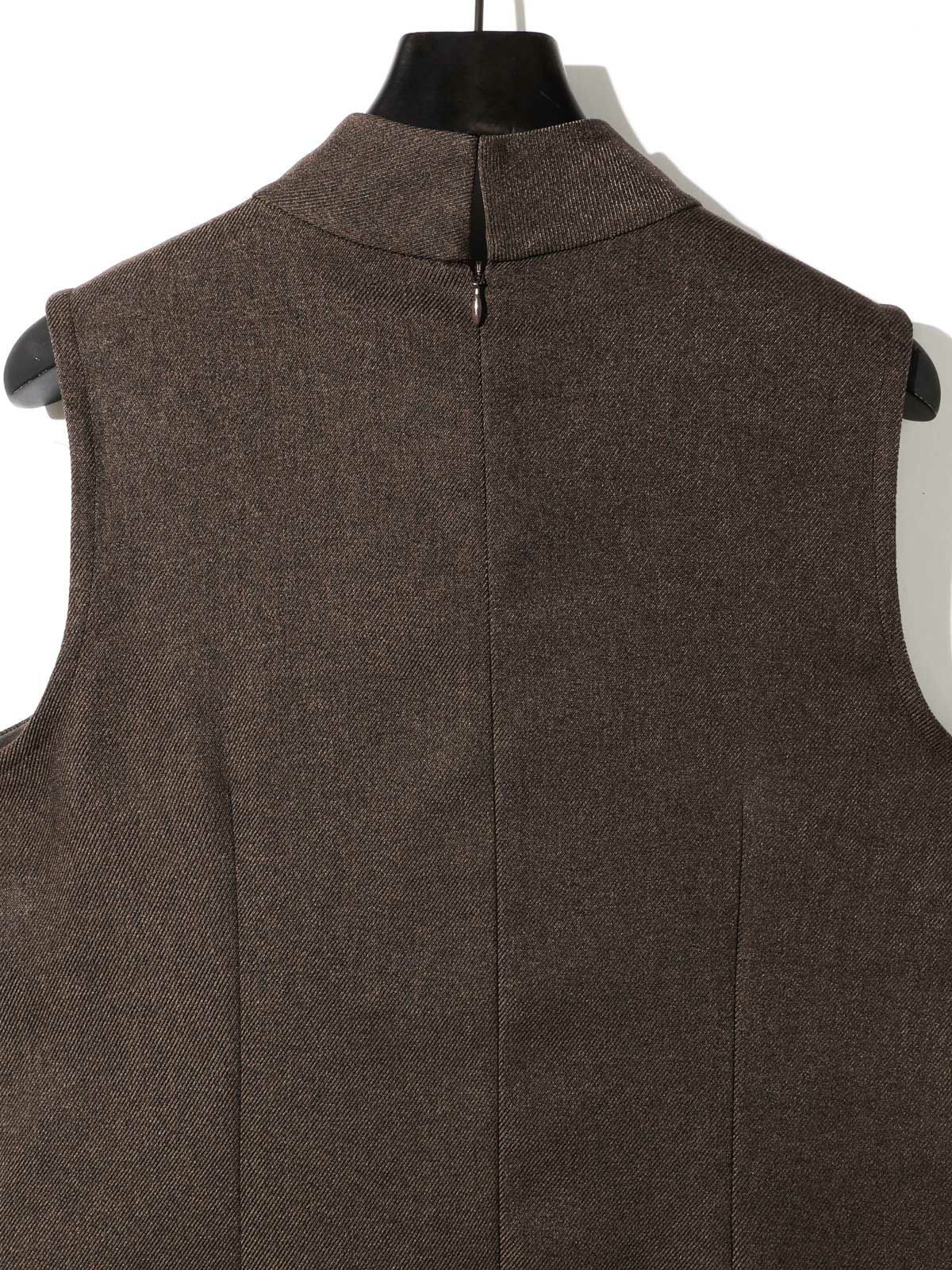 hi-neck no sleeve one-piece