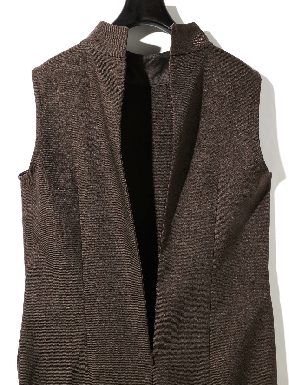 hi-neck no sleeve one-piece