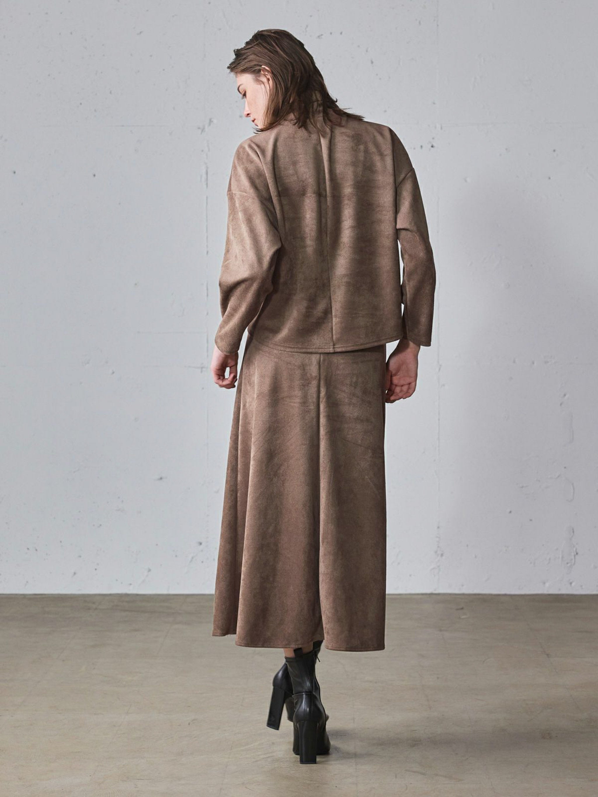 スエードセミフレアスカート